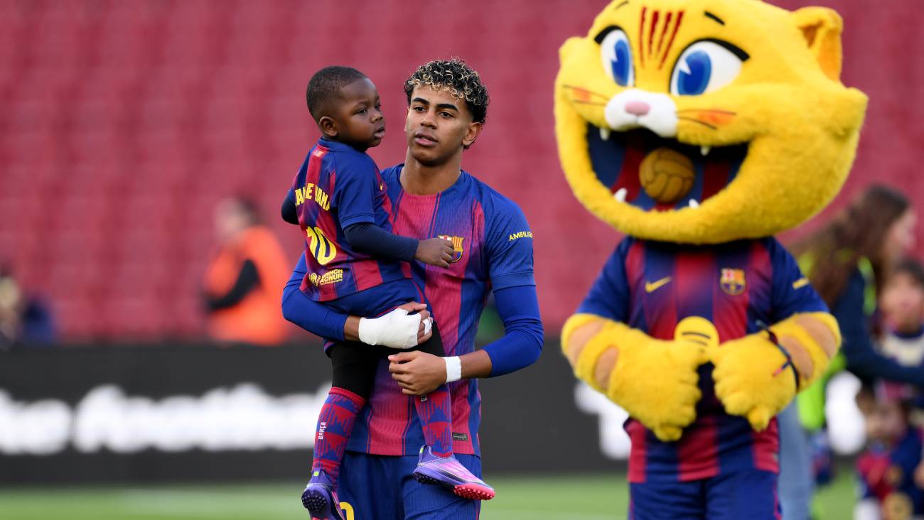 Lamine Yamal repeats as LaLiga's best player of the month