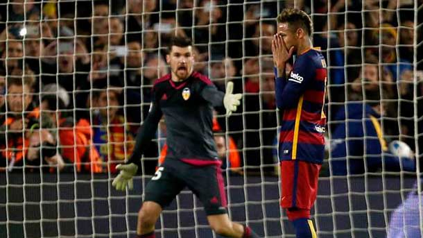 The Brazilian forward neymar failed his fourth penalti in front of the valency with the T-shirt of the fc barcelona