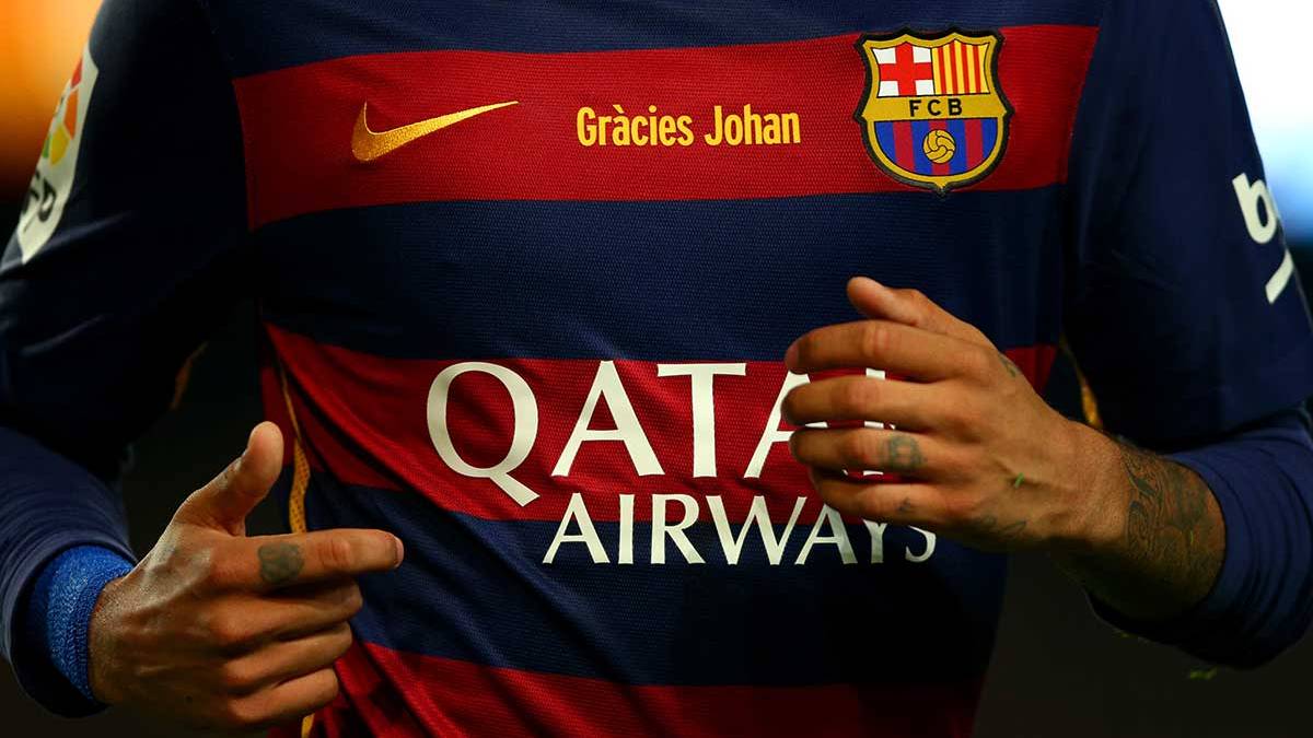 The T-shirt of the FC Barcelona with the current sponsor, Qatar Airways