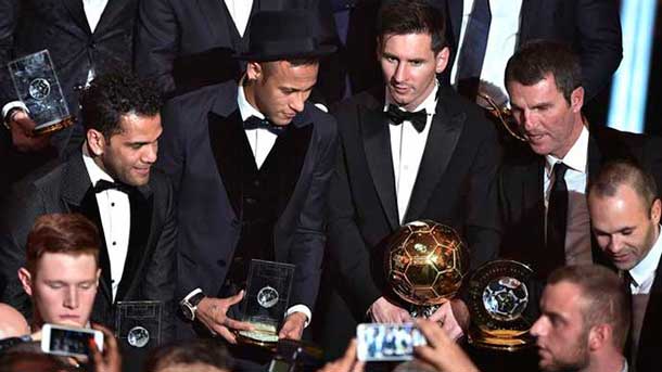 The players and directors of the fc barcelona went back of zurich with several prizes under the arm