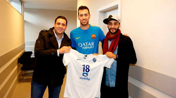 El centrocampista recibió en barcelona al jugador del al hilal que celebró hace tres años un gol con su fotografía