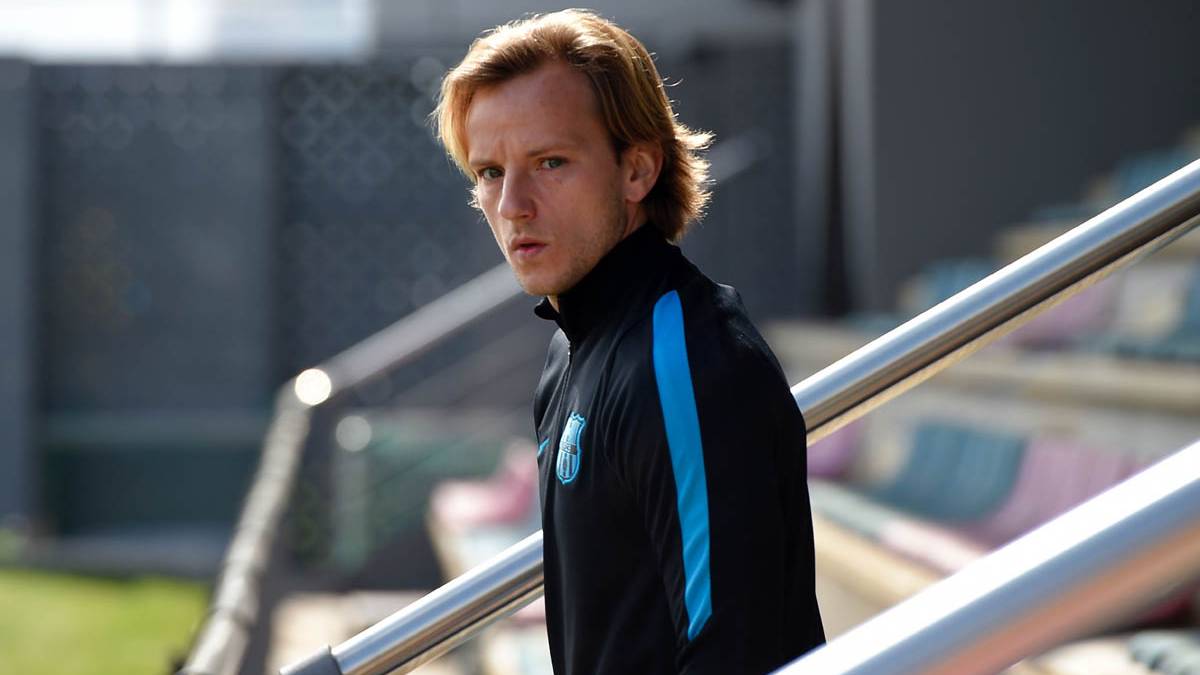 Ivan Rakitic, in an image of archive going out to train