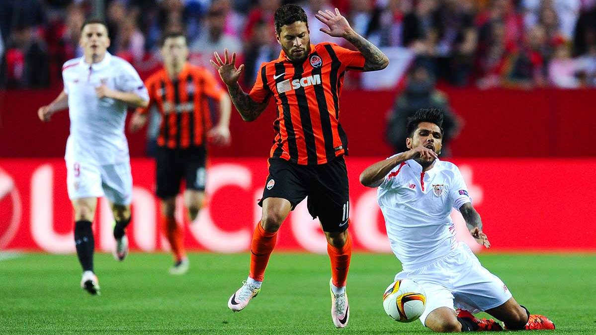 Tremoulinas In the moment of lesionarse during the party in front of the Shakhtar Donetsk