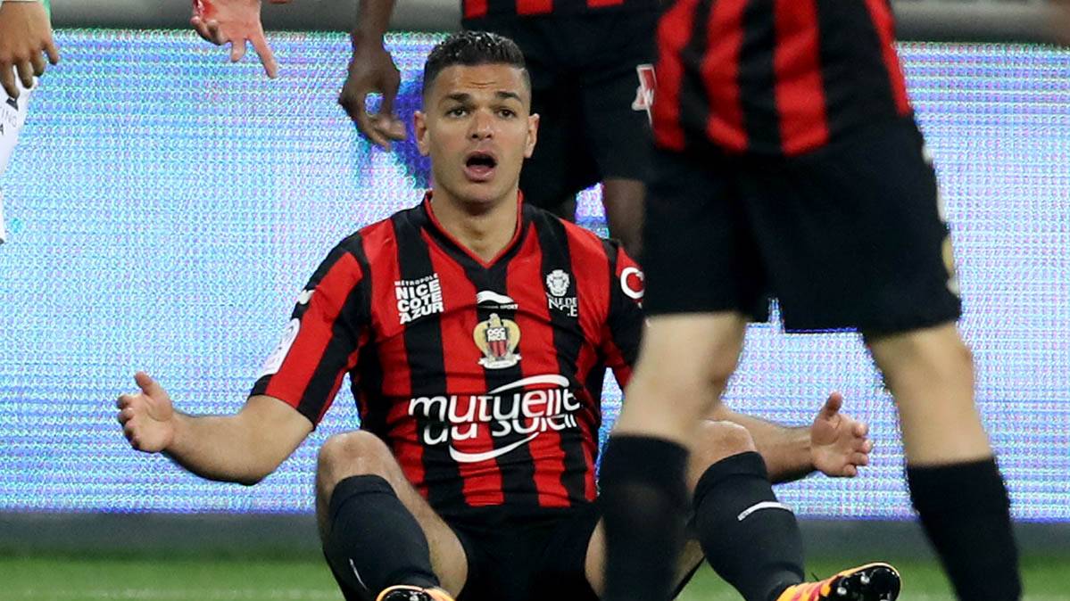 Hatem Ben Arfa, protesting a fault with the Nice