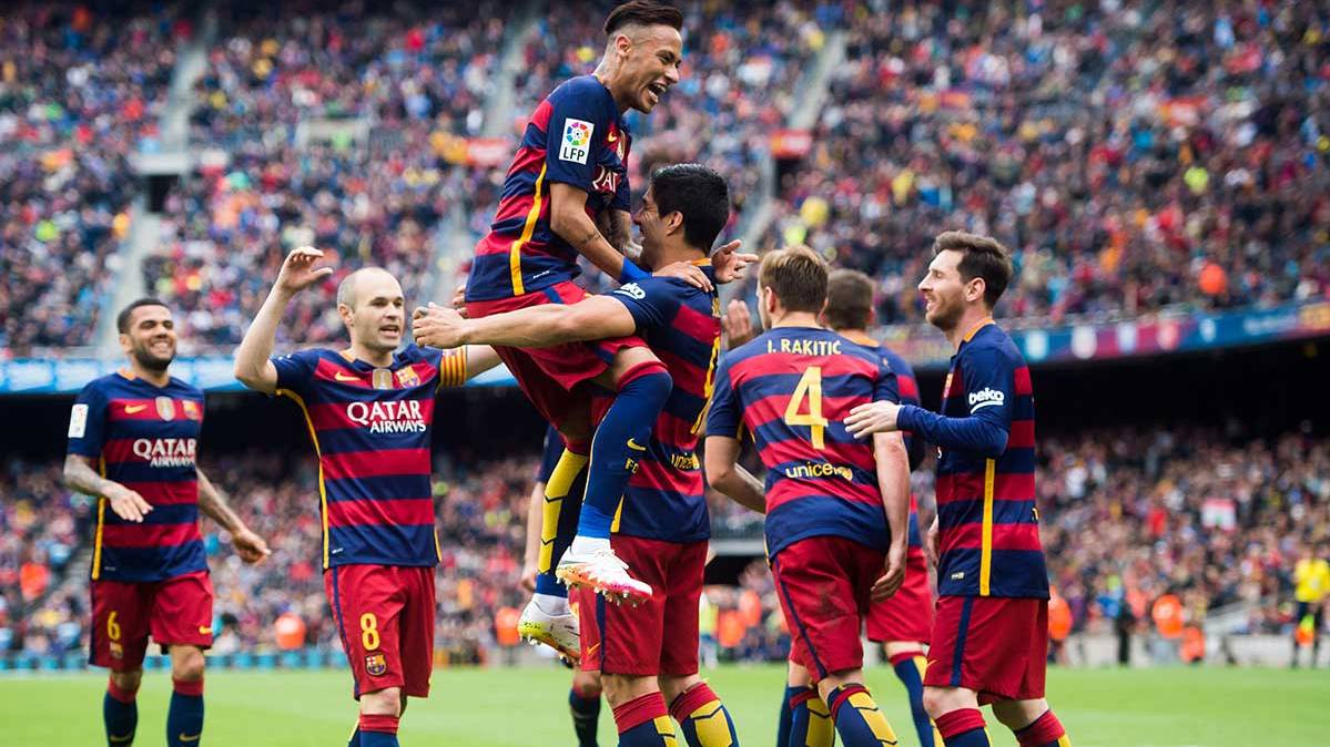 The players of the Barça celebrating one of the goals to the RCD Espanyol