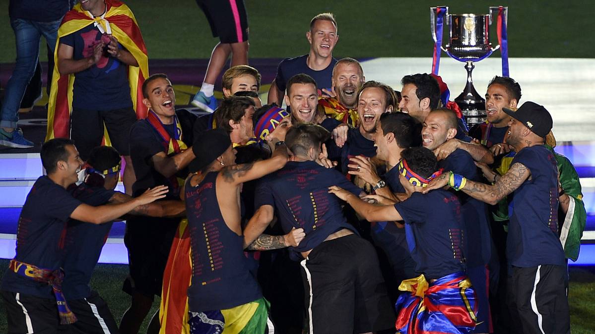 The FC Barcelona, celebrating the title of champions of Champions 2014-15