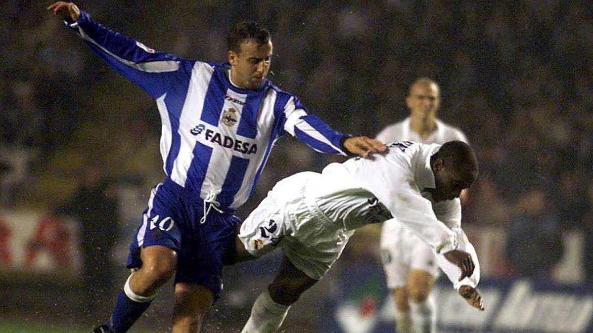 Fran González, lidiando con Makelele en una imagen de archivo