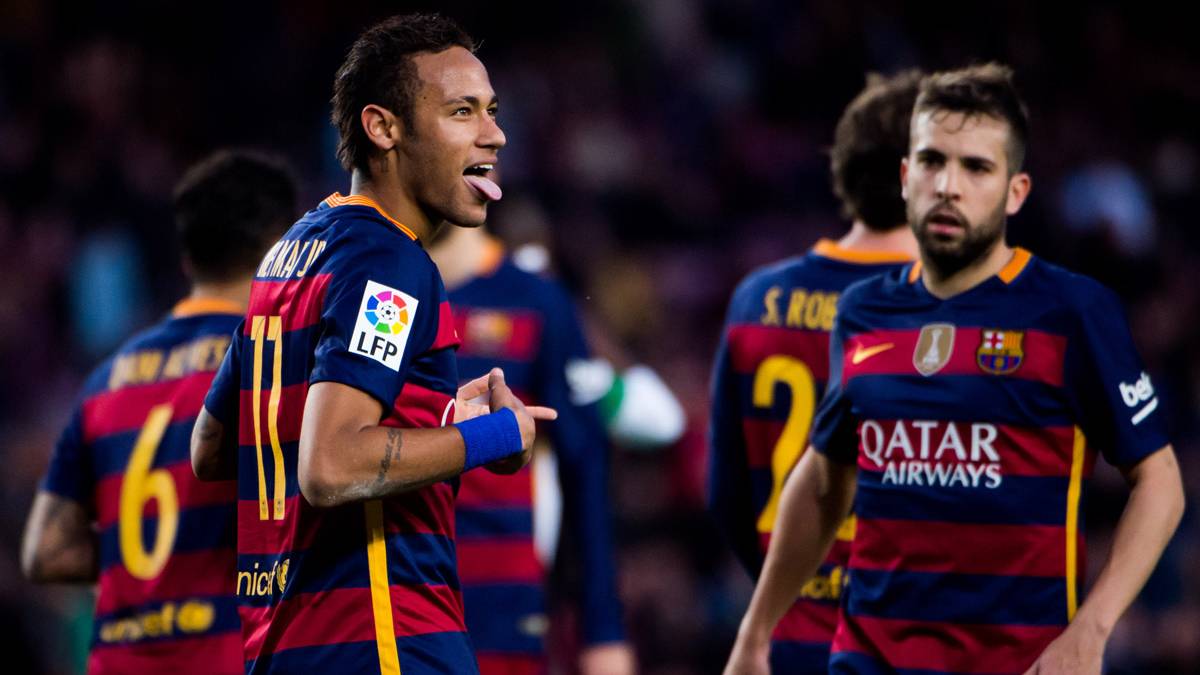Neymar Jr, celebrando un gol con sus compañeros