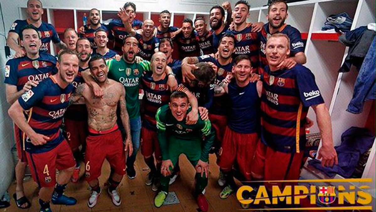 The players of the Barça celebrating the title of League BBVA