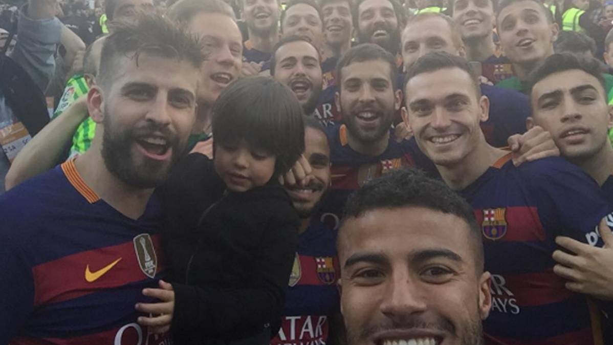 Selfie de los jugadores del Barça tras ganar el título de Liga BBVA 2015-2016