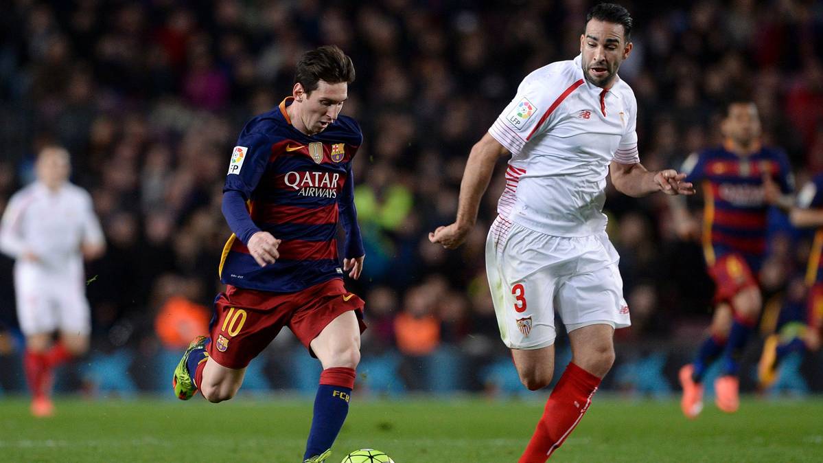 Leo Messi, encarando the goal of the Seville this season