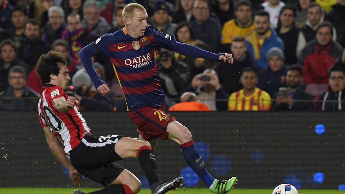 Jeremy Mathieu, in a party of this season in front of the Athletic