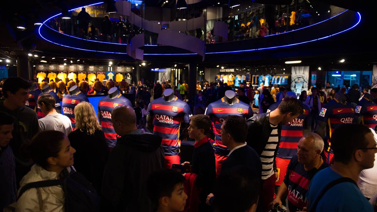 Photography of the official shop of the FC Barcelona