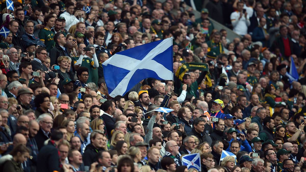 Bandera de Escocia, en un partido de rugby de Escocia frente a Sudáfrica