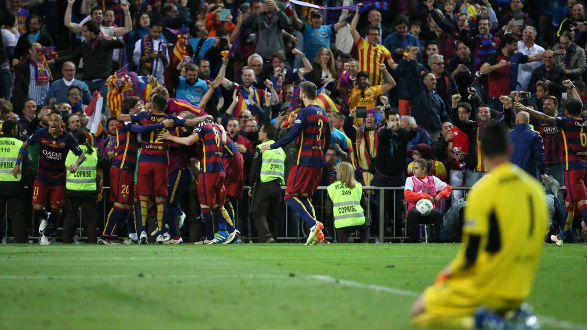 The players of the Barça, celebrating the goal of Neymar