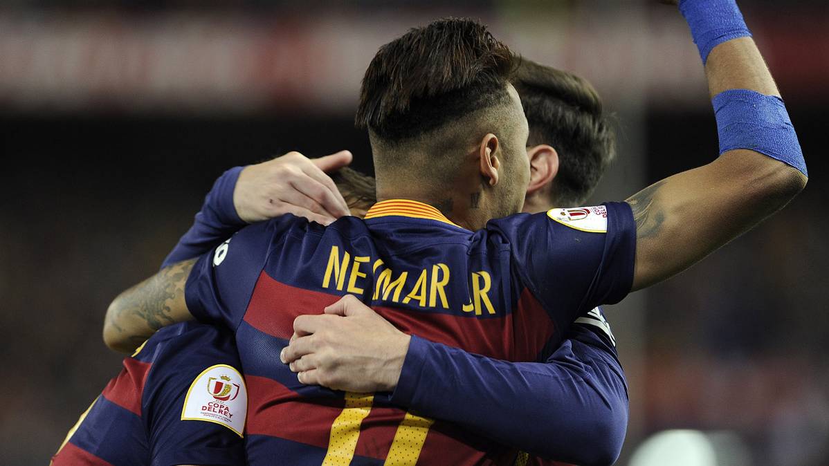 Neymar Jr, celebrating the goal annotated against the Seville