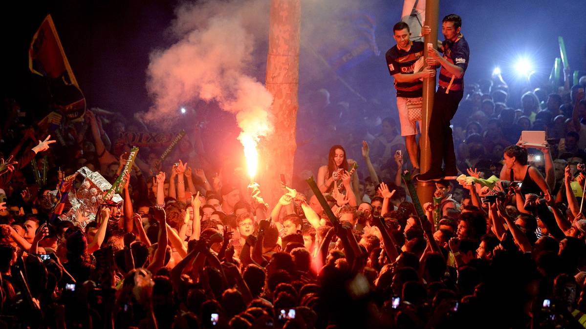 The fans of the FC Barcelona celebrated the doublet in Canaletes