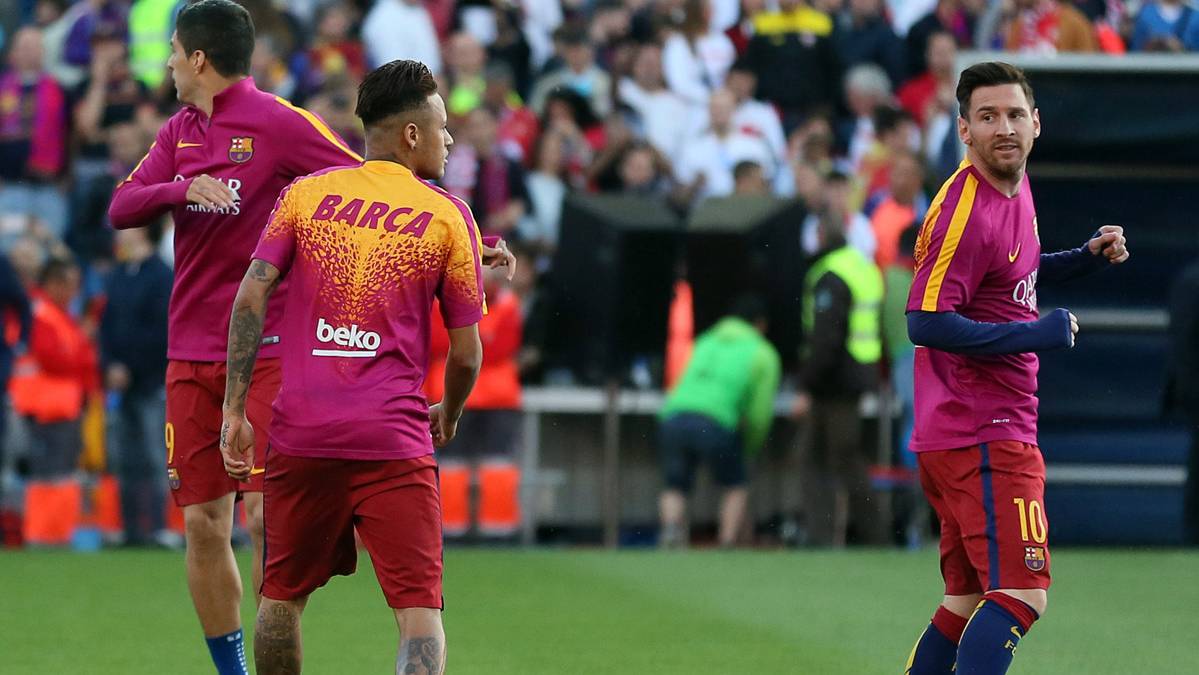 Leo Messi, Neymar y Suárez, calentando antes de jugar