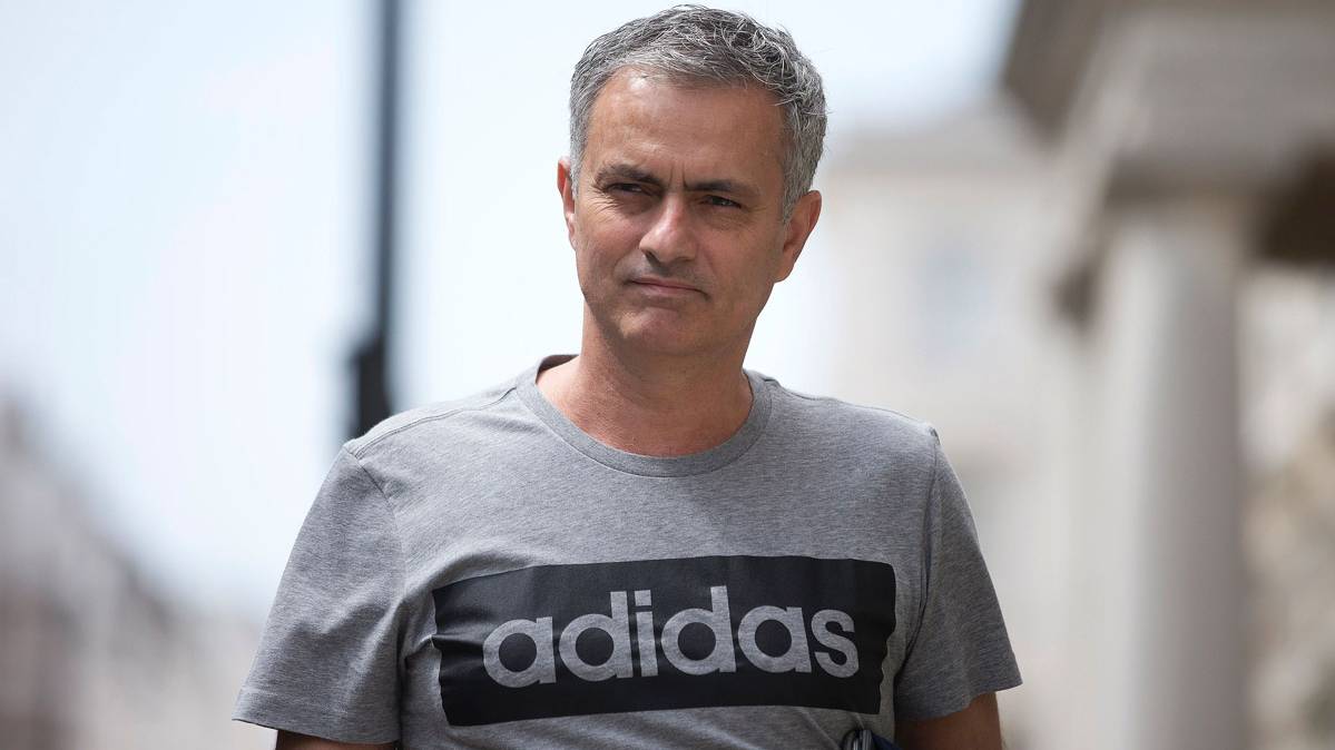 José Mourinho ya es nuevo entrenador del Manchester United