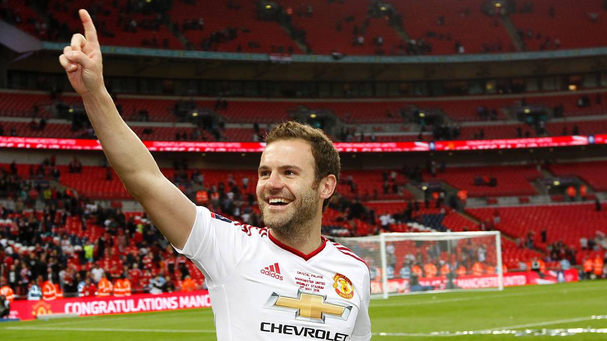 Juan Kills, euphoric after winning the FA Cup with the Manchester United