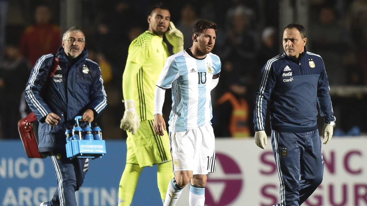 Leo Messi had to withdraw by fault of a contusión