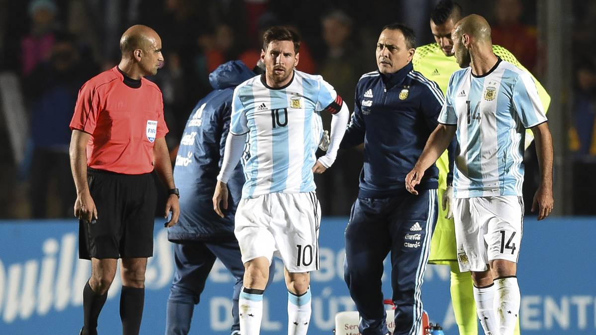 Messi suffered a grave contusión in the lumbar and the ribs