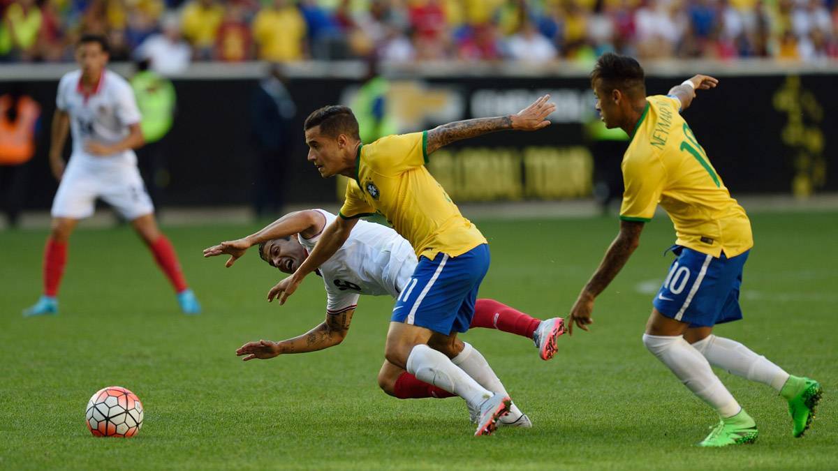 Neymar y Coutinho, durante un amistoso contra Costa Rica