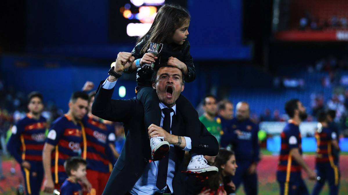 Luis Enrique, celebrating the title of champions of Glass