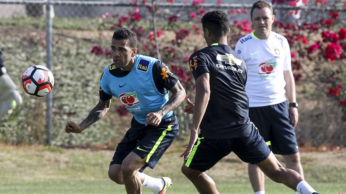 Dani Alves, training with the selection of Brazil