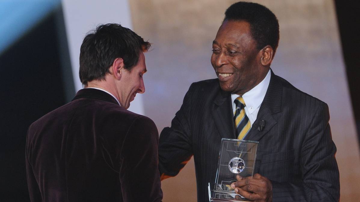 Pelé, entregando a Messi el FIFA/FIFPro World XI en 2012