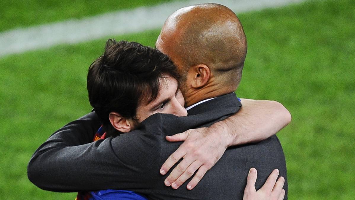 Messi and Guardiola, embracing after a goal of the Argentinian in 2012