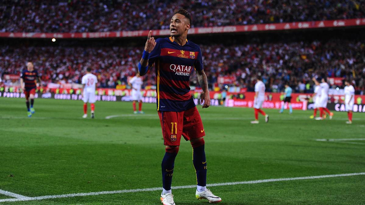 Neymar Jr, just after marking a goal to the Seville