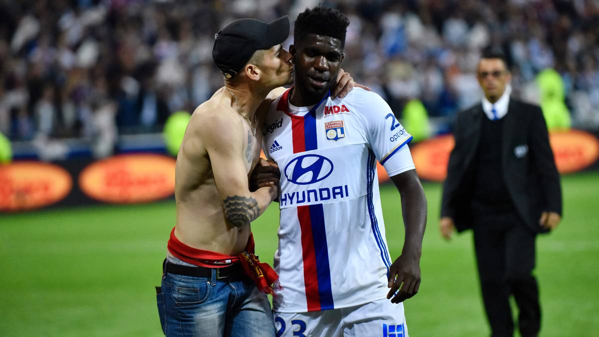 Samuel Umtiti, being congratulated by a fan of the Lyon