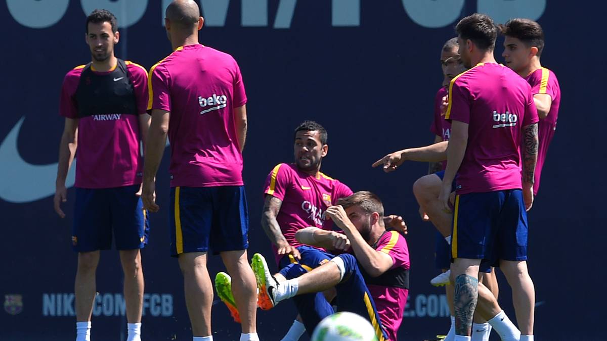 El FC Barcelona, divirtiéndose en una sesión de entrenamiento