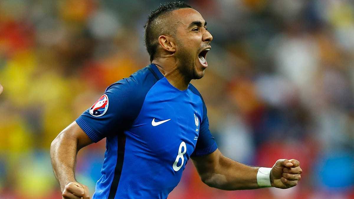 Dimitri Payet celebrating a goal in the Eurocopa of France 2016