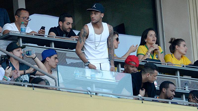 Neymar Jr, witnessing a party of Brazil in Glass America