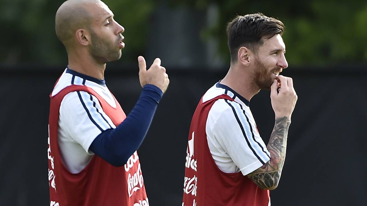 Javier Mascherano, entrenando junto a Messi con la albiceleste