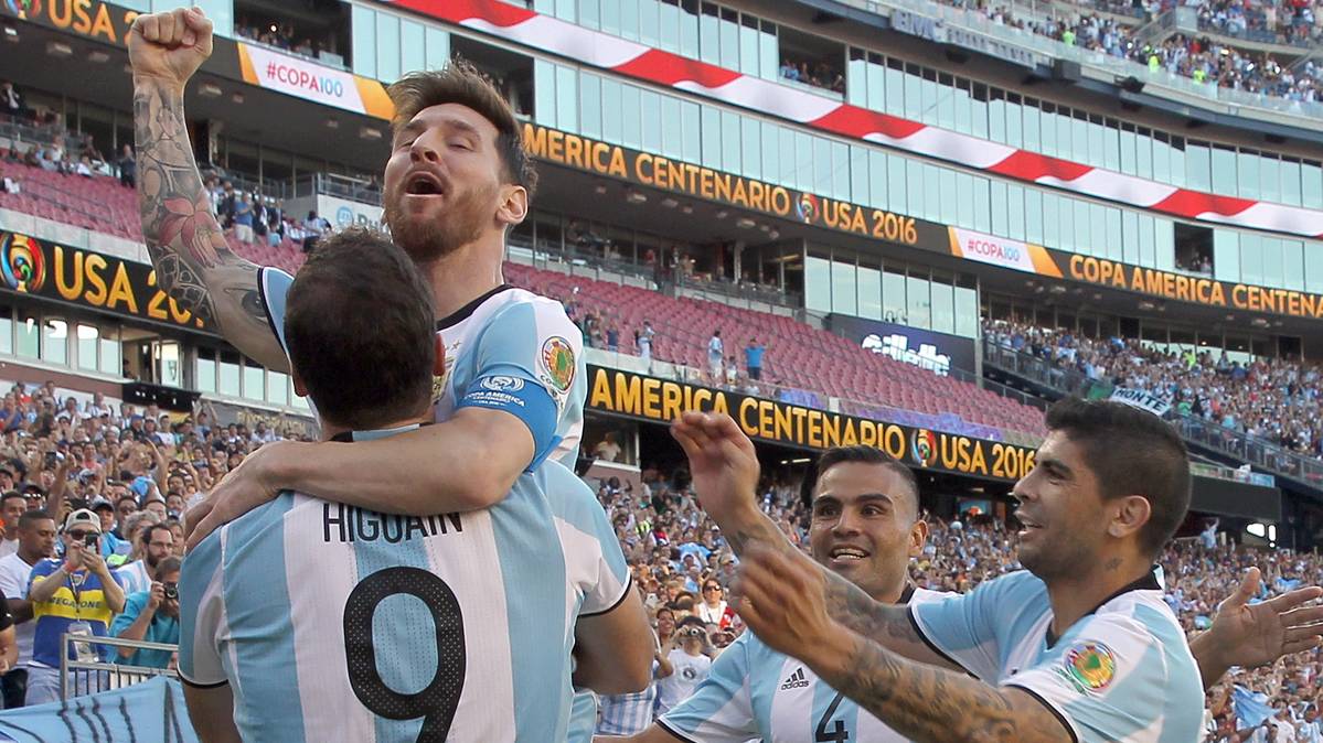 Argentina, celebrando el gol de Messi contra Venezuela