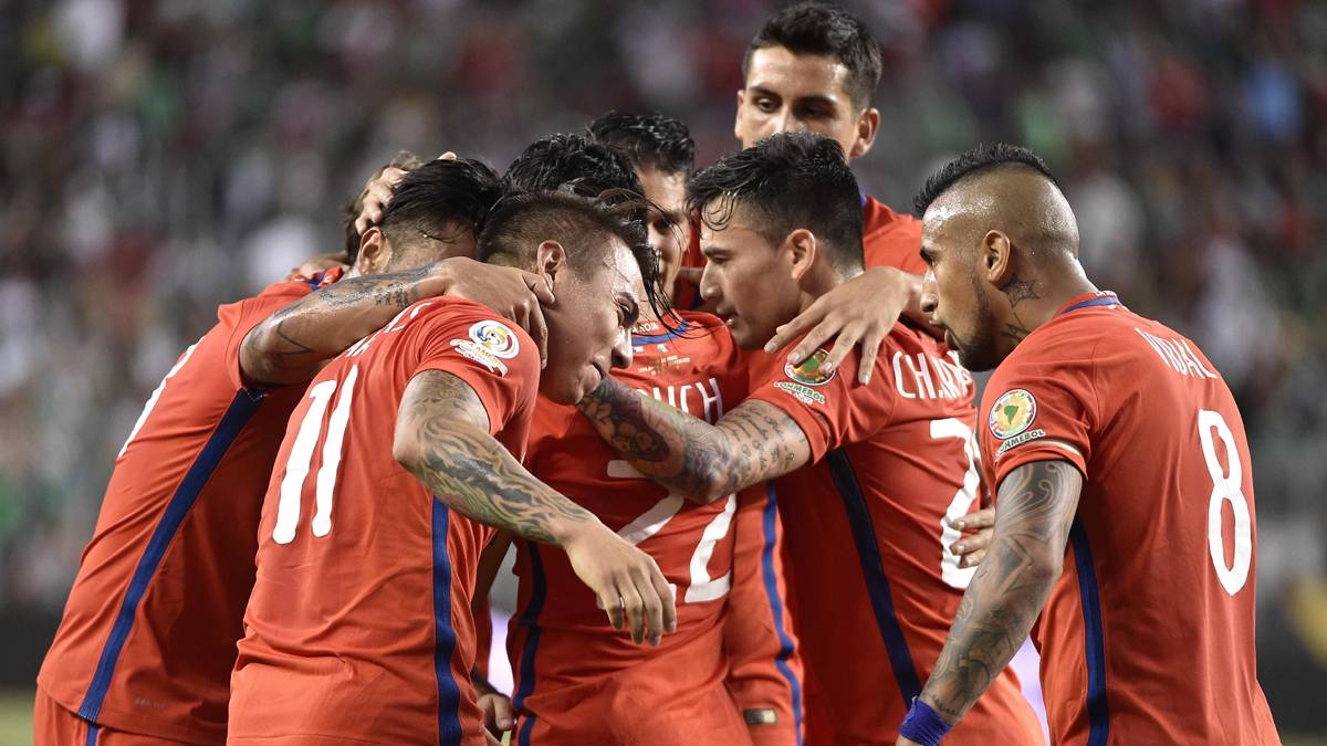 La selección chilena, celebrando el pase a semifinales de Copa América