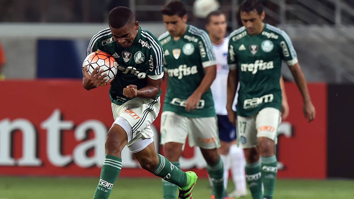 Gabriel Jesús, celebrating a goal with the Palmeiras