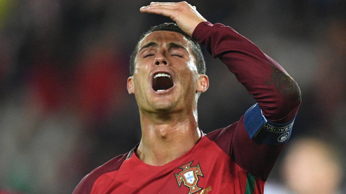 Cristiano Ronaldo, lamentándose por una ocasión fallada