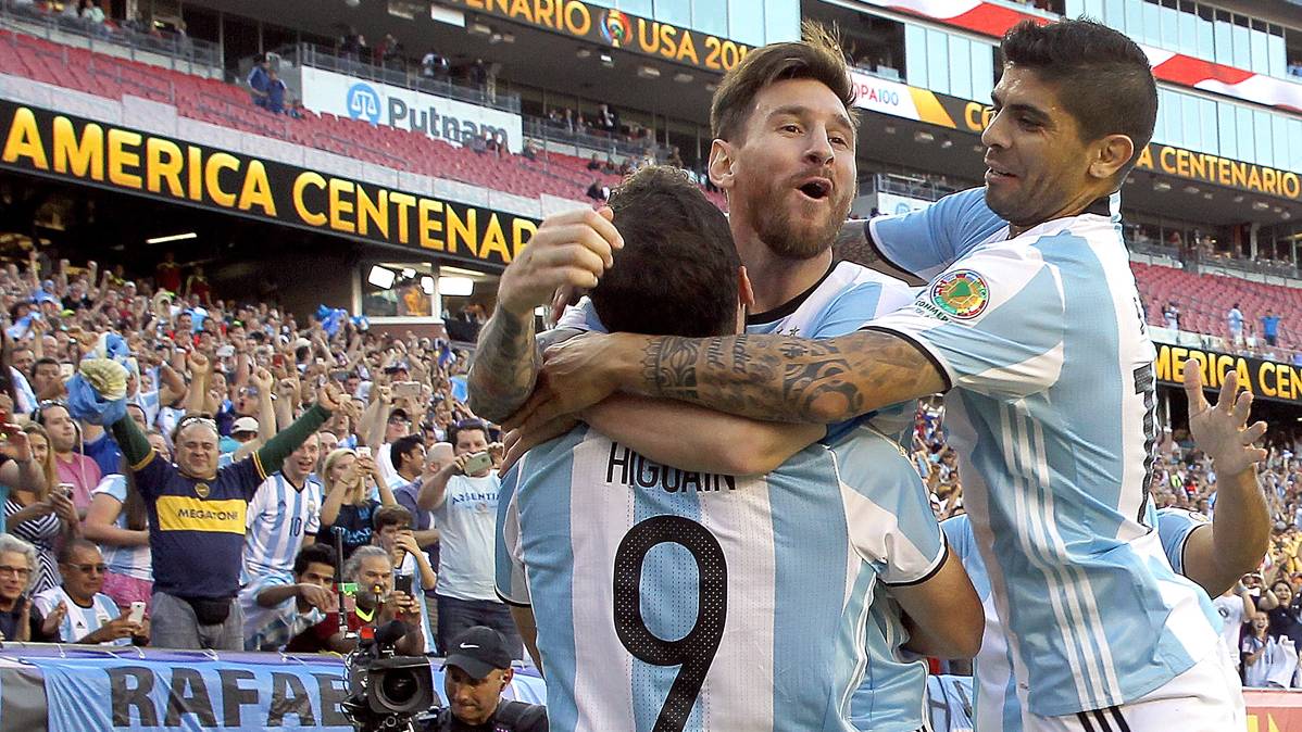 Leo Messi, celebrating a goal of Argentina with his mates