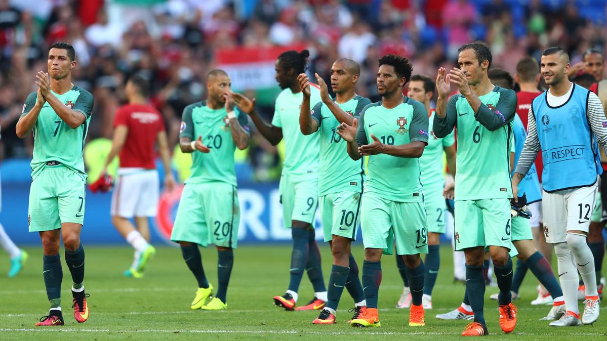 La selección de Portugal, celebrando la clasificación a octavos