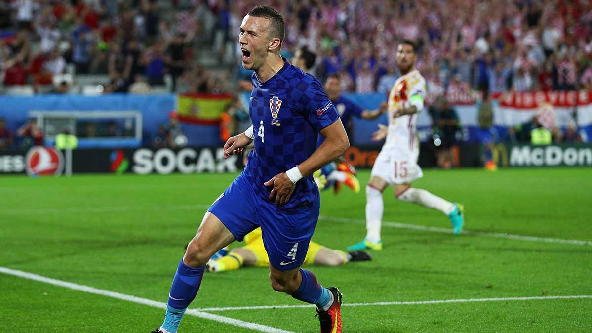 Ivan Perisic celebrating the goal annotated to Spain with Croatia