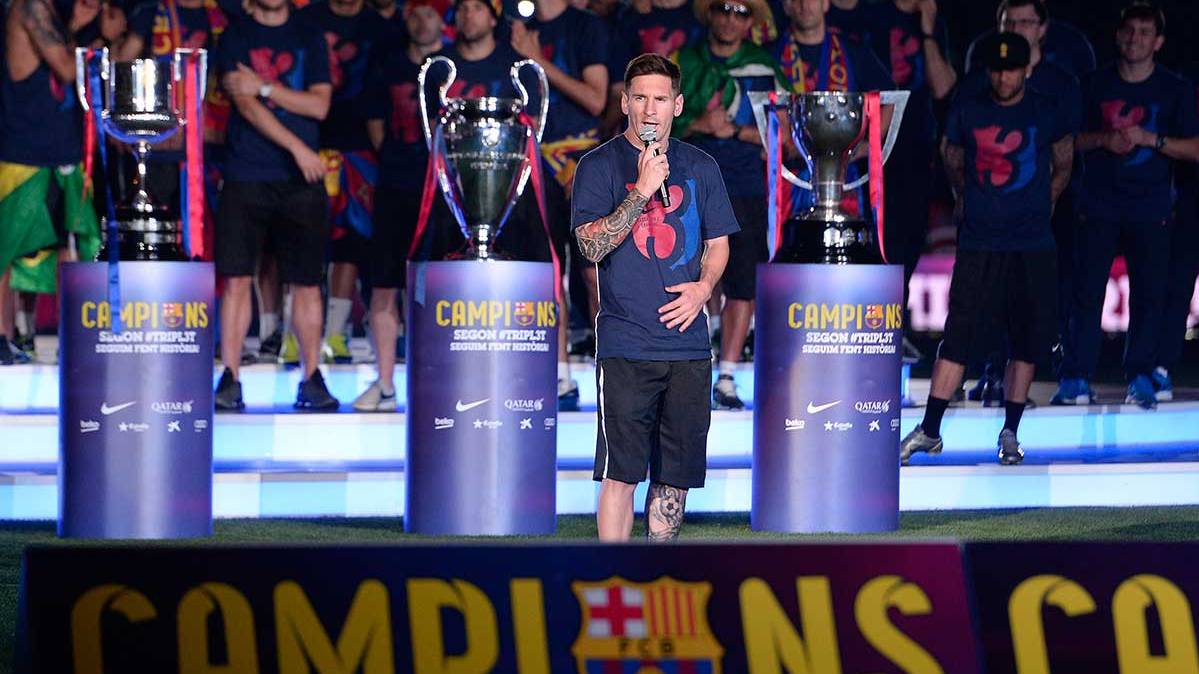 El crack del FC Barcelona Lionel Messi, rodeado siempre de títulos