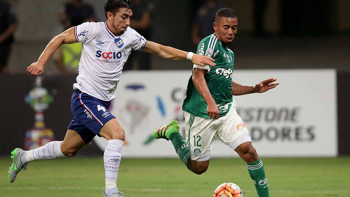 Gabriel Jesus en un partido con el Palmeiras en la Copa Libertadores