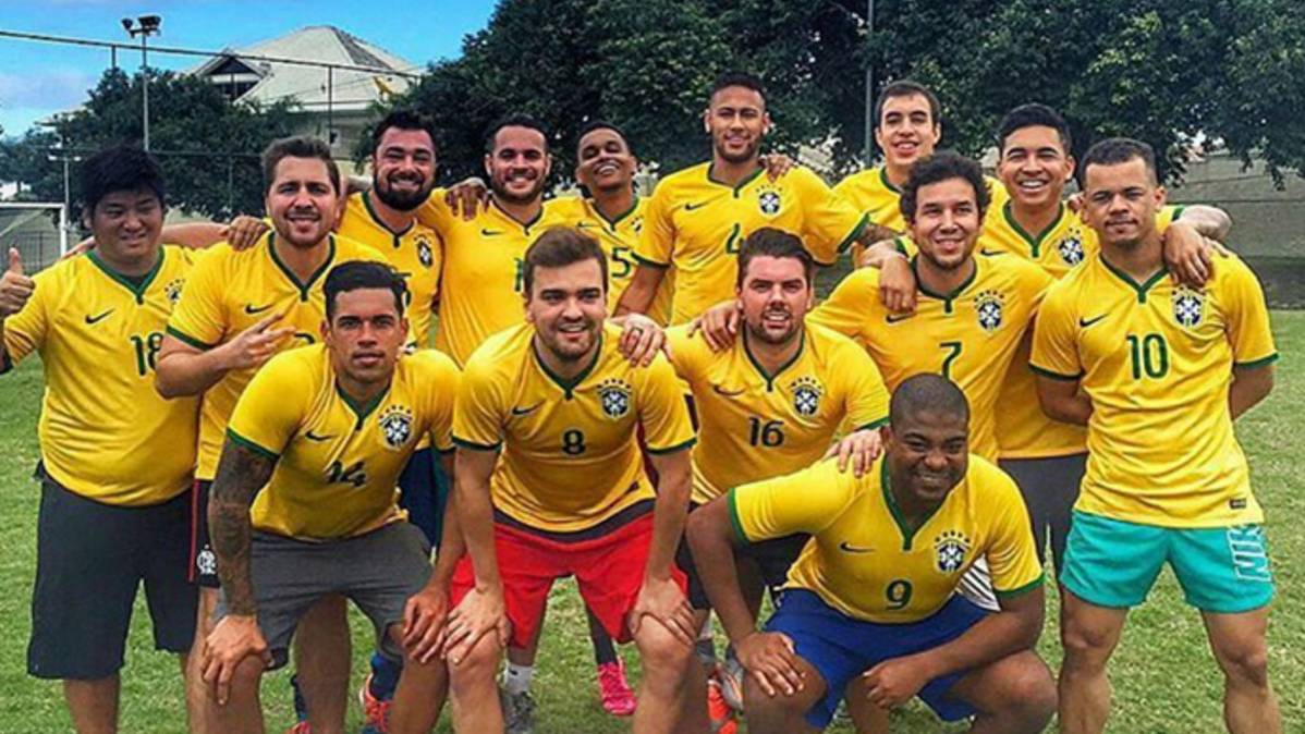 Neymar Júnior Participating in a pachanga beside his friends