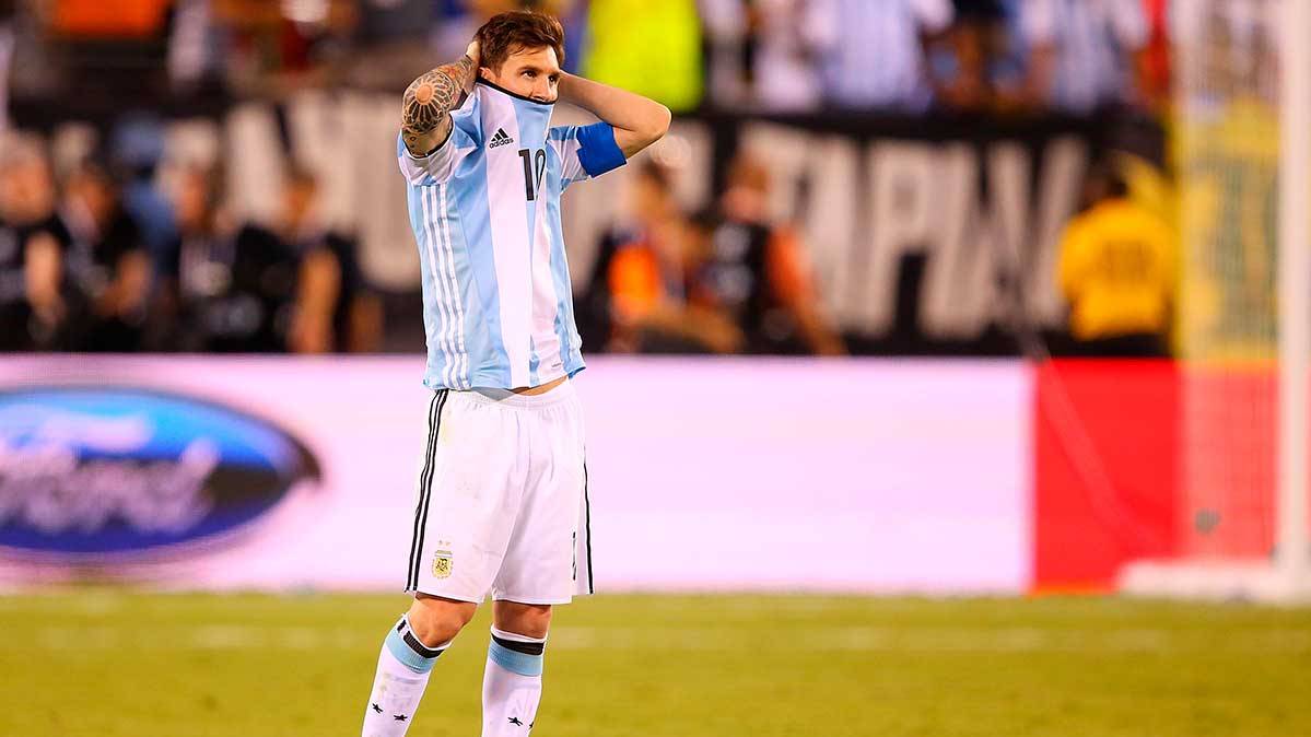 Leo Messi, knocked down after losing his third final with Argentina