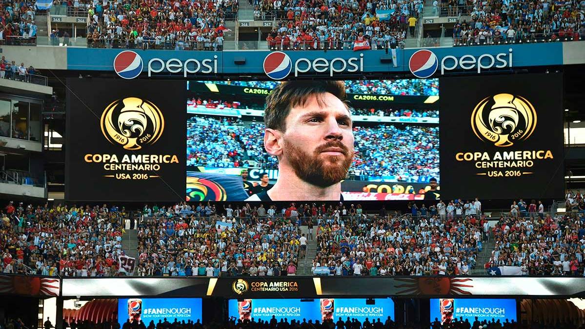 La afición argentina pidió a Leo Messi que no deje la selección