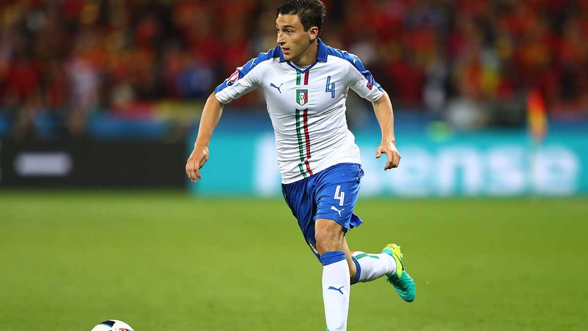 Darmian In a party of the Eurocopa of France with Italy